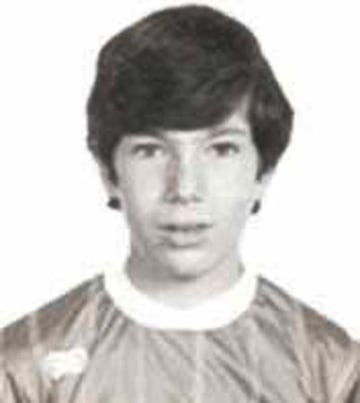 Con 14 años de edad, la Federación Francesa de Fútbol detectó el talento de Zidane y, sin pensarlo dos veces comenzaron a darle un seguimiento especial a su carrera.