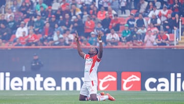   Diber Cambindo celebrates his goal 1-1 of Necaxa during the 6th round match between Necaxa and Toluca as part of the Torneo Clausura 2024 Liga BBVA MX at Victoria Stadium on February 10, 2024 in Aguascalientes, Aguascalientes, Mexico.