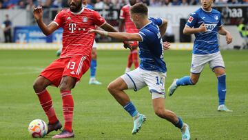 Sinsheim (Germany), 22/10/2022.- Munich's Eric Maxim Choupo-Moting (L) in action against Hoffenheim's Christoph Baumgartner during the German Bundesliga soccer match between 1899 Hoffenheim and FC Bayern Munich in Sinsheim, Germany, 22 October 2022. (Alemania) EFE/EPA/THOMAS VOELKER CONDITIONS - ATTENTION: The DFL regulations prohibit any use of photographs as image sequences and/or quasi-video.
