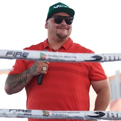 Andy Ruiz olvidó en que canal estaba y cometió error en vivo