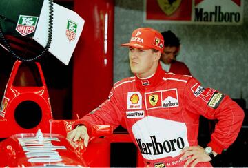 Después de siete títulos de la Fórmula 1, dos con Benetton y cinco con Ferrari, y de 17 años de carrera, el piloto alemán Michael Schumacher se despidió de la Fórmula 1 en 2006. Sin embargo, para 2010, la escudería Mercedes lo convenció para volver a las pistas. Después de tres temporadas decepcionantes con la escudería alemana, ‘Schumi’ dejó el volante finalmente.
