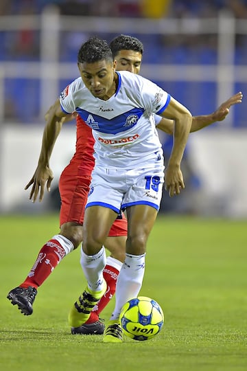 Veracruz
Mediocampista
Debutó en el Celaya en Copa MX en el 2017. Dio el brinco a primera división con el club del Puerto más importante de México para el Apertura 2019