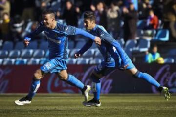 El delantero del Getafe Álvaro Vázquez, tras marcar el primer gol de su equipo frente al Rayo Vallecano en el partido de la decimoséptima jornada de la Liga de Primera División 