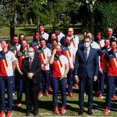 Pedro Sánchez y los Reyes despiden al equipo español antes de volar a Tokio