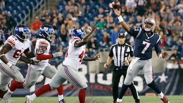 FOXBORO, MA - AUGUST 31: DaShaun Amos #43 of the New York Giants presses Jacoby Brissett #7 of the New England Patriots in the second half during a preseason game at Gillette Stadium on August 31, 2017 in Foxboro, Massachusetts. Jim Rogash/Getty Images/AFP
== FOR NEWSPAPERS, INTERNET, TELCOS & TELEVISION USE ONLY ==