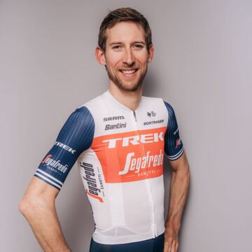 Pocas novedades en la formación norteamericana con alma italiana Trek-Segafredo. Vincenzo Nibali, a sus 36 años, sigue siendo la referencia junto a Bauke Mollema, a la espera de la confirmación de otro italiano, Ciccone. Brambilla, Theuns, Stuyven, Skujins o el excampeón mundial Pedersen, otros nombres importantes de una estructura en la que hay muchas esperanzas puestas en jóvenes como el velocista Moschetti o el escalador español Juanpe López. El eritreo Ghebreigzabhier, el fichaje de más experiencia. ALTAS: Amanuel Ghebreigzabhier, Jakob Egholm, Antonio Tiberi y Mattias Skjelmose Jensen. BAJAS: Richie Porte.