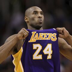 When was Kobe Bryant inducted into the NBA hall of fame?