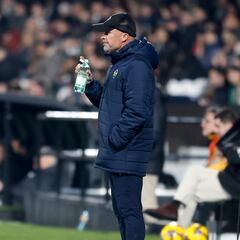 Voulgaris se carga a Dick Schreuder y le da el equipo a Johan Plat