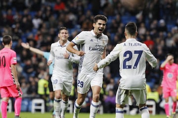 Con 21 años el hijo mayor de Zinedine Zidane jugó en noviembre de 2016 contra la Cultural en Copa entrando en el club de futbolistas con un sólo partido en el Real Madrid.