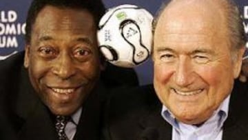 <b>DE ACUERDO.</B> Pelé y Blatter han mostrado su rechazo al racismo y la xenofobia en los estadios.