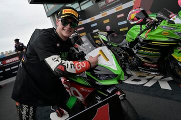 Piloto madrileño que en la actualidad compite en Moto2. Antes, comienza a competir en la ETC en 2016 y en 2019 mantiene el dominio español en la categoría Supersport 300 del Mundial de SBK. Con el título bajo el brazo salta a Supersport (600) donde acaba tercero y un año después recala en el paddock de MotoGP.