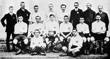 Por primera vez se celebraba el torneo con selecciones nacionales. La final la ganó Reino Unido (en la imagen) al vencer 2-0 a Dinamarca.