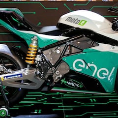 Energica se defiende: un móvil es tan peligroso como la MotoE