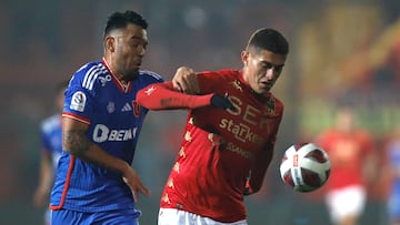 Futbol, Union Espanola vs Universidad de Chile.
Fecha 17, campeonato Nacional 2023.
El jugador de Universidad de Chile Nery Dominguez, izquierda, disputa el balon contra Leabdro Garate de Union Espanola durante el partido de primera division disputado en el estadio Santa Laura. Santiago, Chile.
17/07/2023
Dragomir Yankovic/Photosport
Football, Union Espanola vs Universidad de Chile.
17 th date, 2023 National Championship.
Universidad de Chile 's player Nery Dominguez, left, vies the ball against Leabdro Garate of Union Espanola during the first division match at Santa Laura stadium in Santiago, Chile.
17/07/2023
Dragomir Yankovic/Photosport