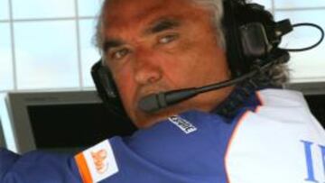 <b>PREPARADOS.</b> El director de Renault afirma que en Australia su equipo luchará por lograr el podio.