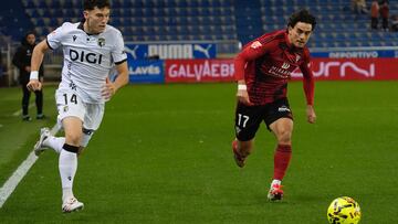 Pablo Pérez se mide en velocidad con David González, jugador del Burgos.