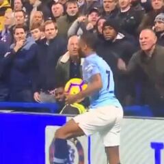 Ferdinand denuncia insultos racistas a Sterling ante el Chelsea