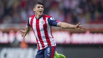 Pulido jugó su primer clásico ante América en las semifinales del torneo de Copa MX 2016, donde marcó el tanto del empate ante el rival odiado; a la postre erró un penal, pero Chivas pasó a la final. 