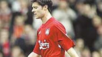 El Chelsea lesiona a Xabi Alonso y gana en Anfield