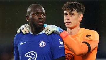 Koulibaly y Kepa, dos de los apercibidos del Chelsea, en una imagen de una partido de esta temporada en la Premier.