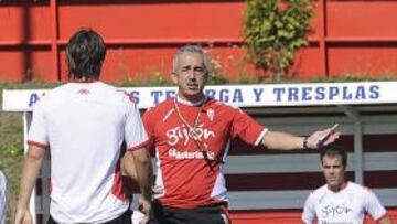 <b>CONTINUIDAD. </b>Preciado seguirá con la base del equipo que jugó ante el Racing.