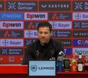 El momento en el que Xabi Alonso visiblemente emocionado anuncia que deja el Bayer Leverkusen