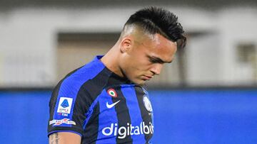 La Spezia (Italy), 10/03/2023.- Inter's Lautaro Martinez reacts as the new anti racism patch is seen on the inter shirt during the italian soccer Serie A match Spezia Calcio vs Inter - FC Internazionale at the Alberto Picco stadium in La Spezia, Italy, 10 March 2023. (Italia) EFE/EPA/FABIO FAGIOLINI
