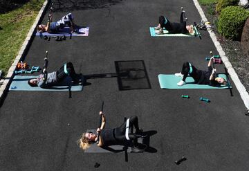  Jamie Benedik es instructora de tres gimnasios en West Islip, un barrio del condado de Suffolk en el estado estadounidense de Nueva York, durante estos días ha visto como han cerrado todos los recintos deportivos donde trabaja debido a la pandemia del Co