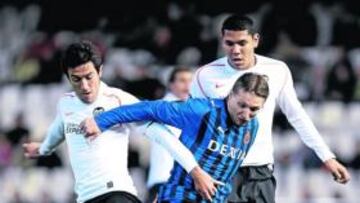 <b>PRECEDENTE.</b> El año pasado se enfrentaron en Mestalla en UEFA y el choque acabó 1-1.