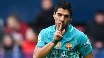 Luis Suárez celebra su gol a Osasuna.