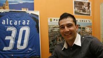 El Getafe y el Sevilla siguen al central Alcaraz