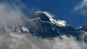 Imagen del Monte Everest, que desde este martes tendrá una altitud oficial de 8.848,86 metros sobre el nivel del mar tras las mediciones realizadas por China y Nepal.