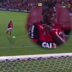 Vinicius sale y en 5' hace esto: carrerón y toque de puro crack