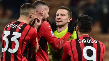 (From L) AC Milan's Bosnian midfielder Rade Krunic, AC Milan's Croatian forward Ante Rebic and AC Milan's French forward Olivier Giroud (R) react after Italian referee Marco Serra's (C) decision not to grant a goal to AC Milan, during