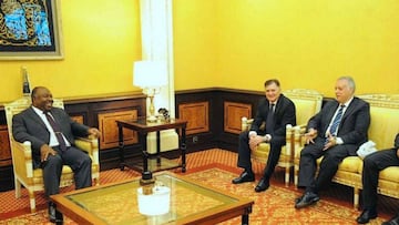 El presidente de Gabón, Ali Bongo, en Libreville con Camacho.