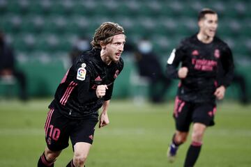 Luka Modric celebra el 0-1 al Elche. 