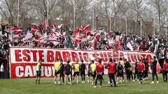 Pancarta desplegada por la afici&oacute;n tras la sesi&oacute;n.