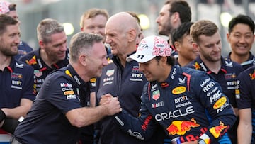 Suzuka (Japan), 07/04/2024.- Red Bull Racing team principal Christian Horner (L) congratulates Red Bull Racing driver Sergio Perez of Mexico after achieving a one-two finish at the Formula One Japanese Grand Prix at the Suzuka International Racing Course in Suzuka, Japan, 07 April 2024. (Fórmula Uno, Japón) EFE/EPA/FRANCK ROBICHON