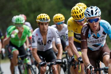 El piloto de AG2R-La Mondiale, Romain Bardet, y el piloto de Team Sky, Chris Froome.