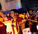 Bengalas y pistolas en la celebración de los ultras del Galatasaray