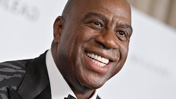 Uno de los jugadores más míticos del baloncesto estadounidense conmocionó a la sociedad en la década de los 90 al anunciar su retirada obligada por el VIH. En el comunicado, reconoció que se debió a las distintas relaciones sexuales que mantuvo durante su carrera. Años más tarde, creó su propia fundación para ayudar en la lucha contra el sida.