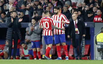 Diego Costa vuelve tras 100 de baja por lesión. Entró por Ángel Correa en el minuto 76.