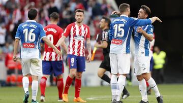 Los jugadores del Espanyol celebran la victoria ante el Atlético.