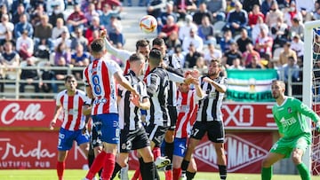 Partido Algeciras-Linense.. En primer plano Turrillo y Connor.