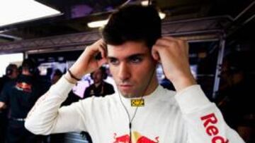 <b>CONCENTRADO. </b>Alguersuari trata de evadirse de los rumores.