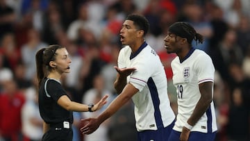 Bellingham durante el amistoso entre Inglaterra y Senegal.