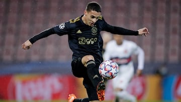 Antony ante el Midtjylland.