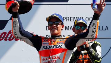 Marc M&aacute;rquez en el podio de Misano.