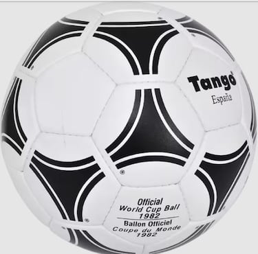 Siguiendo el exitoso diseño de cuatro años antes, adidas realizó algunas ligeras modificaciones para el renombrado Tango España.