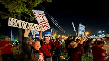 Los trabajadores del sector automotriz en Estados Unidos han iniciado una enorme huelga contra GM, Ford y Stellantis. Conoce sus demandas.